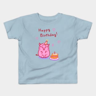 Pig wishes you happy birthday Kids T-Shirt